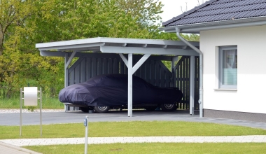 Deckt die Wohngebäudeversicherung ein überschwemmtes Carport