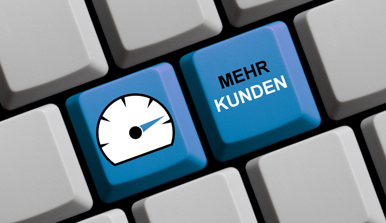 Blaue Tastatur mit Tachometer zeigt Mehr Kunden online