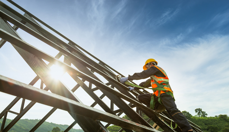 Safety body construction, Working at height equipment. Fall arrestor device for worker with hooks for safety body harness on the roof structure