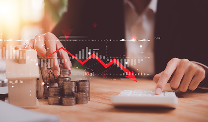 concept of interest rates and dividends ,Interest rate decline graph ,Financial interest rates ,economic recession ,stock market ,finance and investment ,percentage increase in debt ,interest burden
