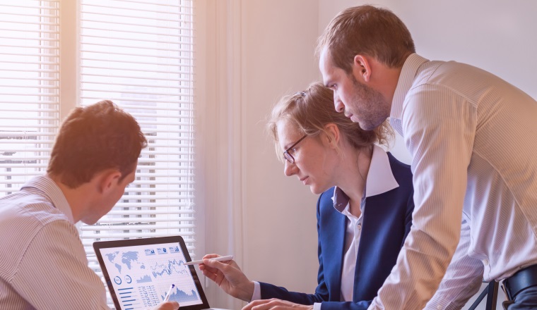 Team of finance people discussing charts and key performance indicator (KPI) on computer screen with business intelligence (BI) in meeting room, corporate revenue, fintech