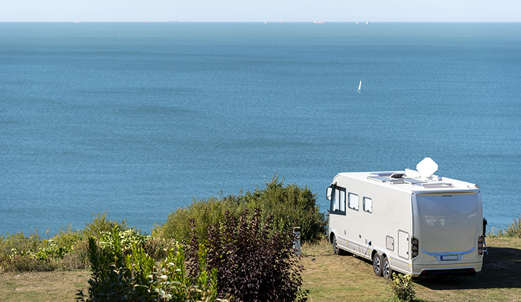 Wohnmobil auf einem Campingplatz in Trouville, Frankreich