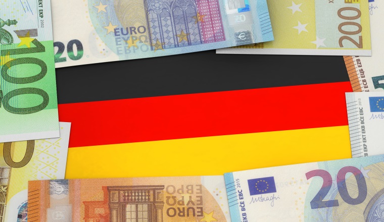 Geld, Steuern, Geldscheine, Finanzen, Bargeld, Euroscheine, Nettozahler, Haushalt, Deutschland, BRD, Einkommen, Einnahmen, Fahne, Flagge, Gelder, Geldmittel, Lohn, Schulden, Steuergeld, Bundeshaushalt, Erlös, Arbeitnehmer, Banknoten, Einkommensteuer, Erstattung, Euro, Euroschein, Finanzamt, Inflation, Kapitalerträge, Lohnsteuer, Nachzahlung, Rückzahlung, Steuerpflicht, Steuerschuld, Steuerzahler, Steuerzahlung, Illustration, Kapital, Fiskus, Steuerrecht, Banner, Hintergrund, Staat, Werbebanner, Werbung, Abgaben, Konzept, Steuer, Wohlstand 

