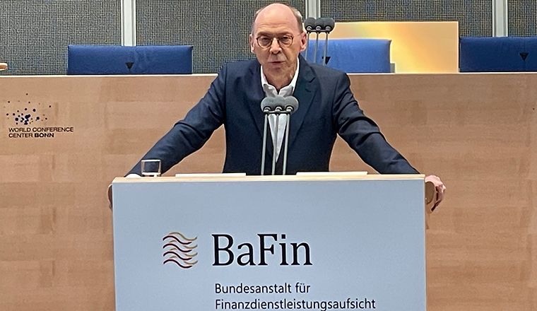 BaFin: Es führt kein Weg an höheren Prämien vorbei