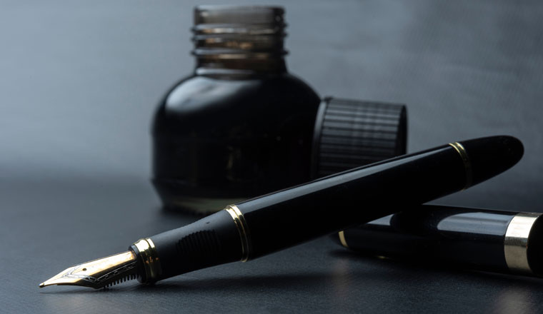 Beautiful fountain pen. under exposed photo on a black background!!!