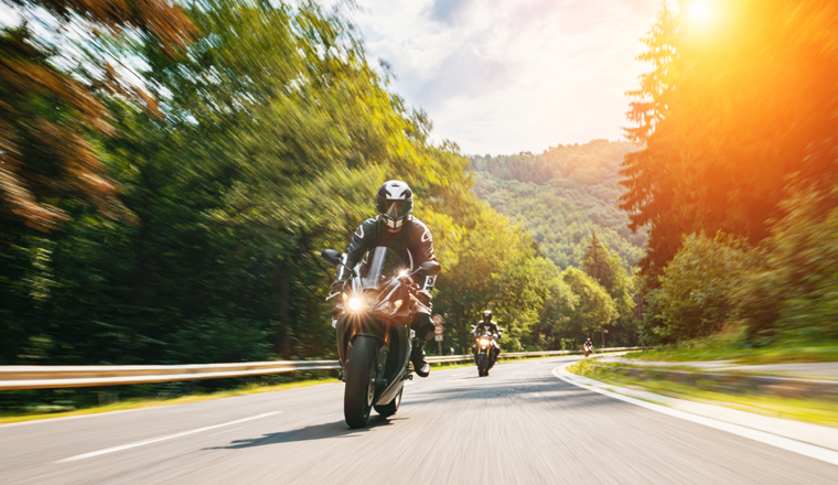 R+V launcht Fahrerschutzversicherung für Biker