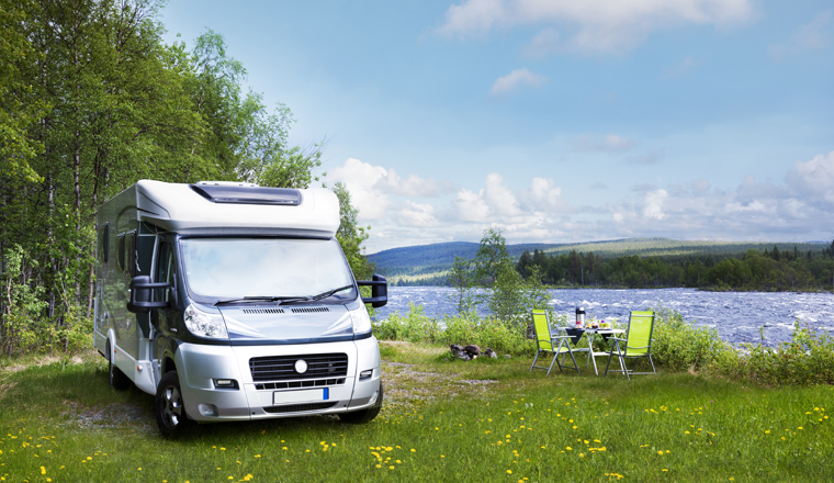 Reisemobil  am Fluß