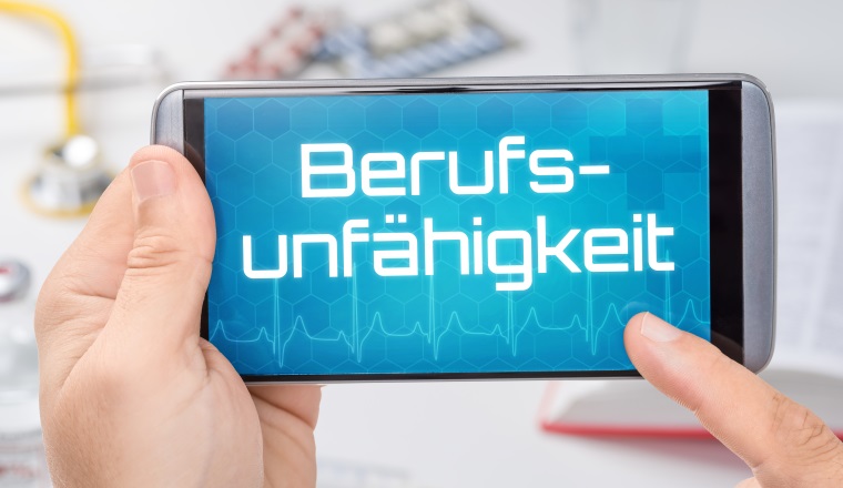 Smartphone mit dem Text Berufsunfähigkeit auf dem Display