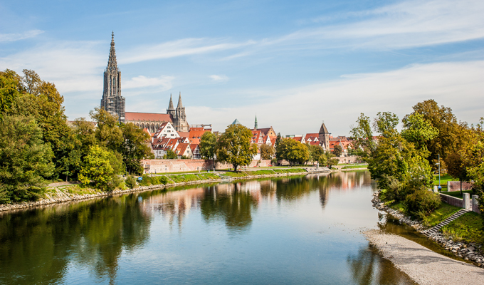 Das in Ulm beheimatete Institut für Finanz- und Aktuarwissenschaften (ifa) hat sich in einer aktuellen Studie mit der Zukunft der Altersvorsorge in Deutschland auseinandergesetzt. Aus ihren Analysen haben die Studienautoren Jochen Ruß, Alexander Kling und Andreas Seyboth elf Thesen abgeleitet.<p><i>[Bild: © stefanie – stock.adobe.com]</i>