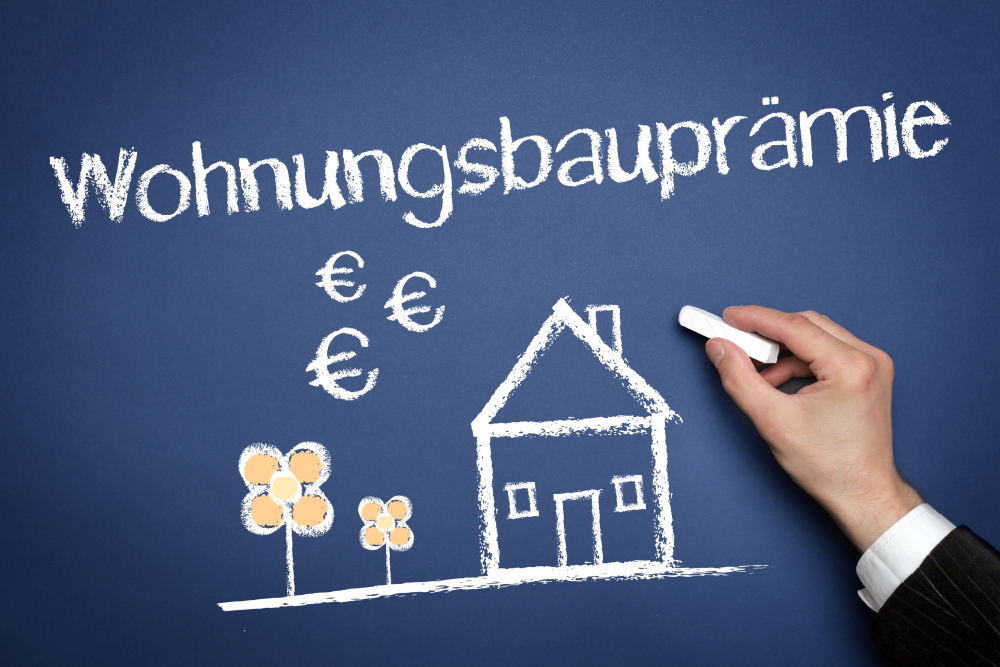 Bürger erhalten bei der Wohnungsbauprämie ab 2021 maximal 70 Euro für 700 Euro angespartes Eigenkapital. Auch die Einkommensgrenzen steigen: für Alleinstehende von bislang 25.600 Euro zu versteuerndem Jahreseinkommen auf 35.000 Euro. Für Verheiratete von 51.200 auf 70.000 Euro. „Damit profitieren künftig mehr Bürger vom staatlichen Zuschuss zum Eigenkapital“, meint Ralf Oberländer von der Schwäbisch Hall. [Bild: © Coloures-Pic – stock.adobe.com]