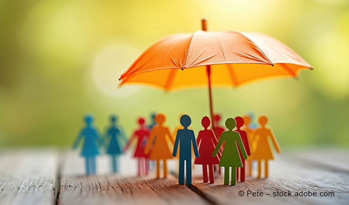 Die Risikolebensversicherung ist ein wichtiger Baustein bei der finanziellen Absicherung existenzieller Risiken. Gerade bei Familien mit Kindern und/oder bei einem abzubezahlenden Hauskredit wird sie eingesetzt, um im Todesfall die Hinterbliebenen abzusichern. Auch in Geschäftsbeziehungen kann sie zur Absicherung von Geschäftspartnern dienen. 