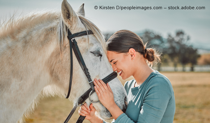 Sie steigern das Wohlbefinden und spenden Trost, wenn es ihrem Menschen nicht gut geht. Doch muss der Vierbeiner selbst einmal zum Arzt, kann es schnell teuer werden. Mit einer Tierkrankenversicherung lässt sich die finanzielle Belastung abfedern. Und dann gibt es noch die Fälle, in denen die Tierhalterhaftpflicht zum Tragen kommt, nämlich, wenn ein Dritter durch das Tier zu Schaden kommt. Wie schätzen Makler diese Versicherungen ein?