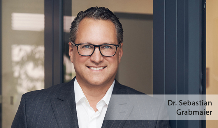 "Im Fokus stehen Kundenzentrierung, Beratungstransparenz und Datenqualität. Außerdem gewinnen die Digitalisierung der Beratung – etwa durch Remote-Beratung und digitale Unterschrift –, hybride Vertriebswege und objektive Produktneutralität an Bedeutung. Daher ist laufende Weiterbildung – sowohl auf der Produktseite als auch technologisch – für jeden Makler unverzichtbar", unterstreicht Dr. Sebastian Grabmaier, Vorstandsvorsitzender von Jung, DMS & Cie. [Bild: © JDC]